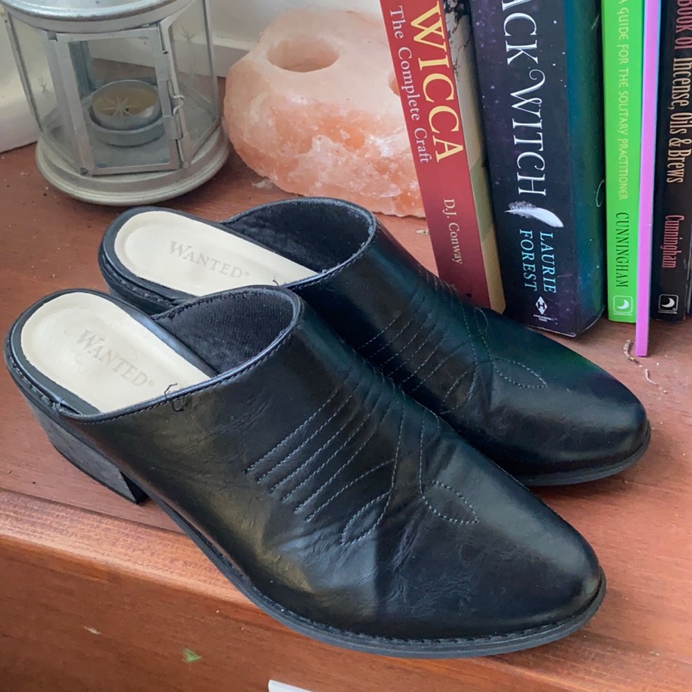 black mules
